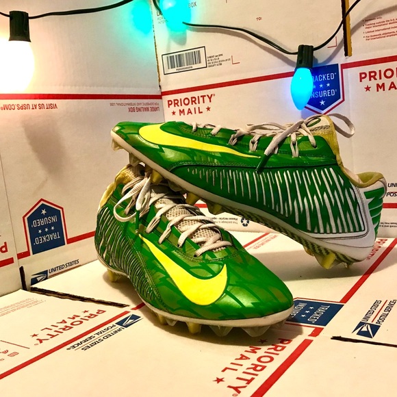Rare Oregon Football Cleats - Picture 2 of 2